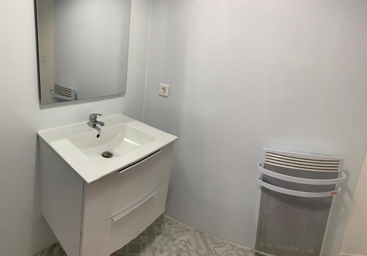 Appartement 2Eme Etage 42M2 Hyper Centre Ville / Parking Gratuit Riom Exterior foto